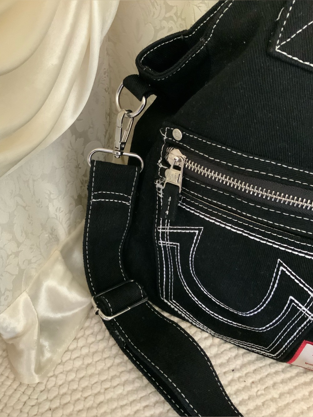 TRUE RELIGION - Picture 4 of 13
